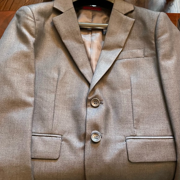 Boys Gioberti  3 pc suit - Picture 6 of 6